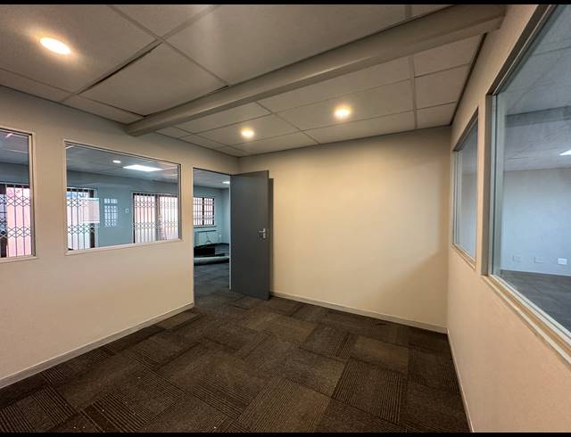 99.90M² OFFICE TO LET IN HIGHVELD